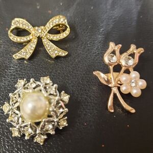 Elegant Gold and Silver Brooch Set